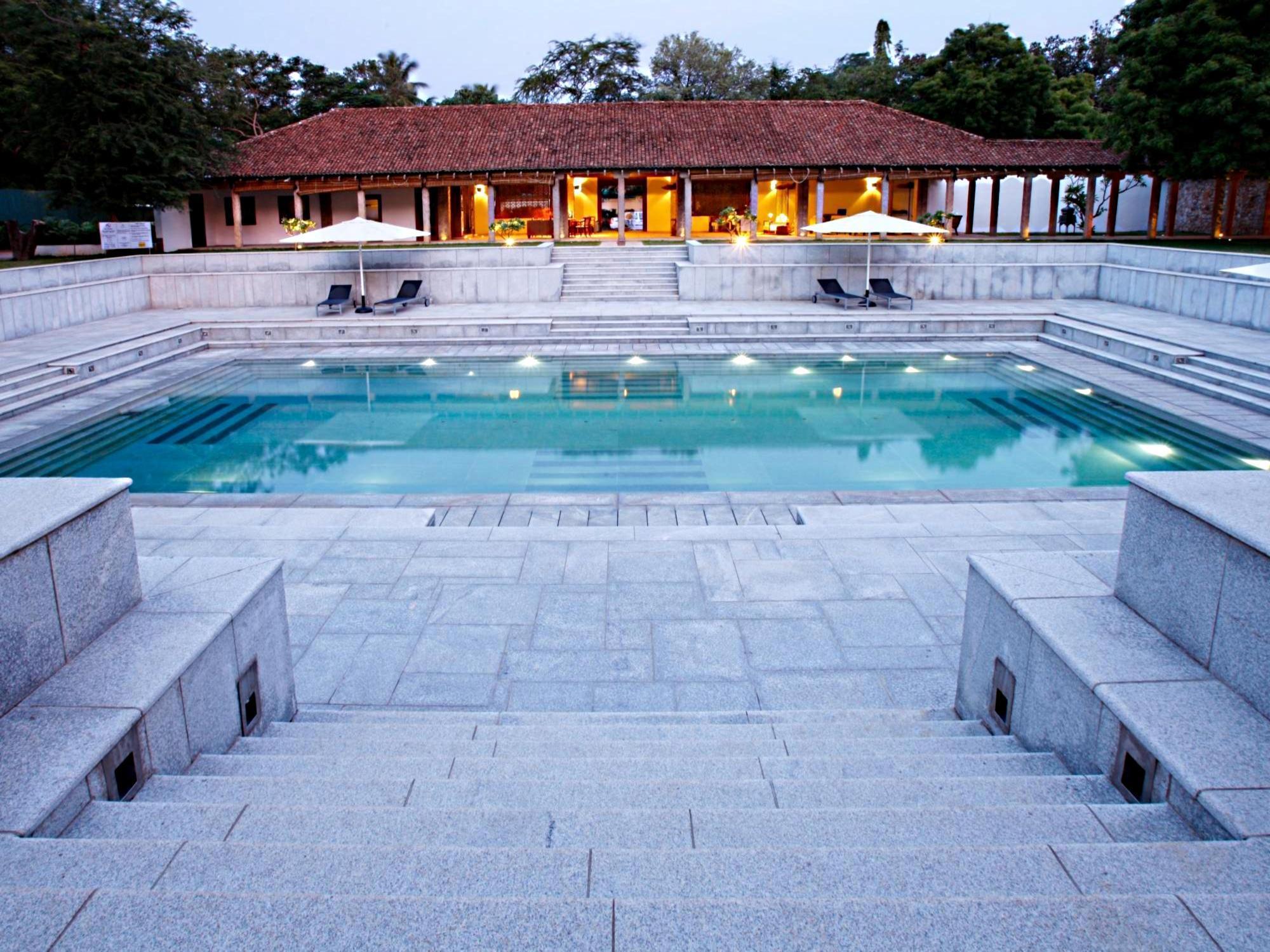 Heritage Madurai Ngoại thất bức ảnh The swimming pool at the resort