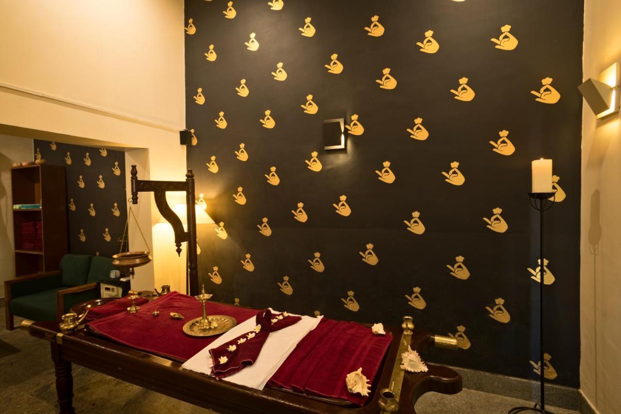 Heritage Madurai Ngoại thất bức ảnh Ayurvedic massage table